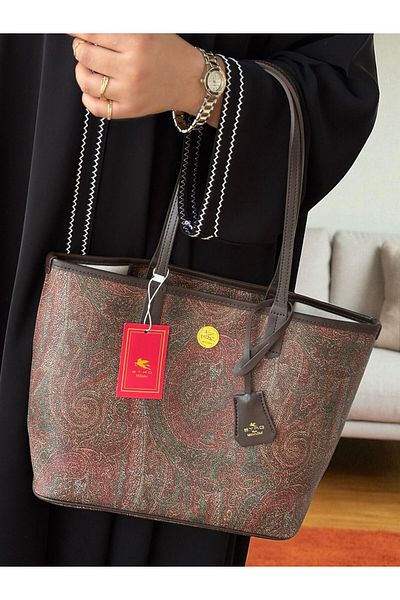 Btr BTRO luxury and elegant shoulder bag