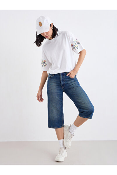 Styli تي شيرت كبير الحجم برقبة دائرية مطرز بالزهور