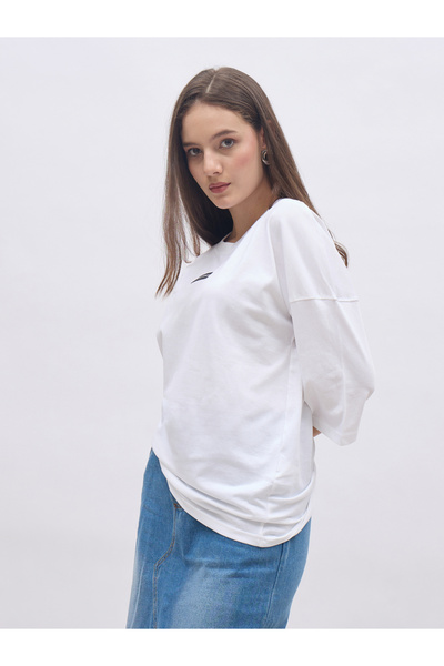 Styli Women White Badge Detail Dropped Shoulder Oversized T-Shirt
