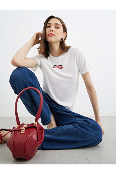 Styli تي شيرت كبير الحجم بنقشة الفراولة المطرزة