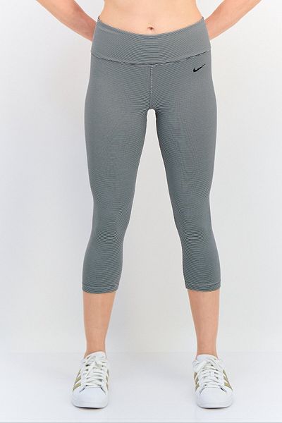 Nike Women Tight Fit Brand Logo 3/4 Training Tights, Multicolor