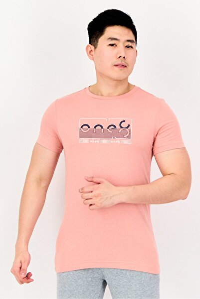 Puma تي شيرت One8 x للرجال بقصّة Slim Fit وأكمام قصيرة للأنشطة الخارجية، لون ...