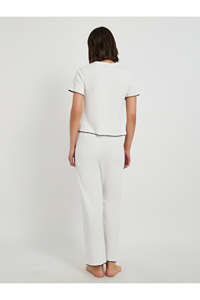 Styli Square Neck Lace Detail T-Shirt and Pyjama Set