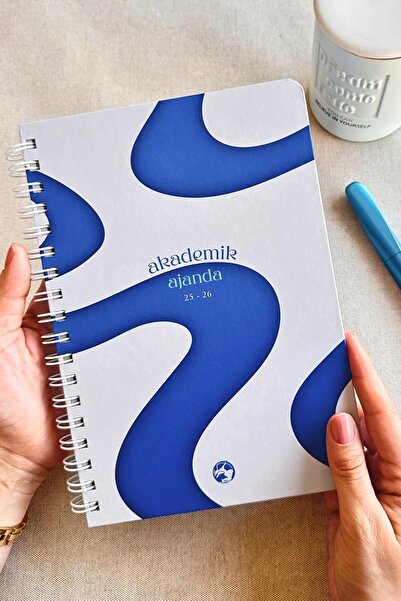 Le Color Akademik Ajanda + 240 Syf A5 Kareli Defter + 2100 Sticker + 10 Metal Klips + Kalem Kutu + Kalem + Ki