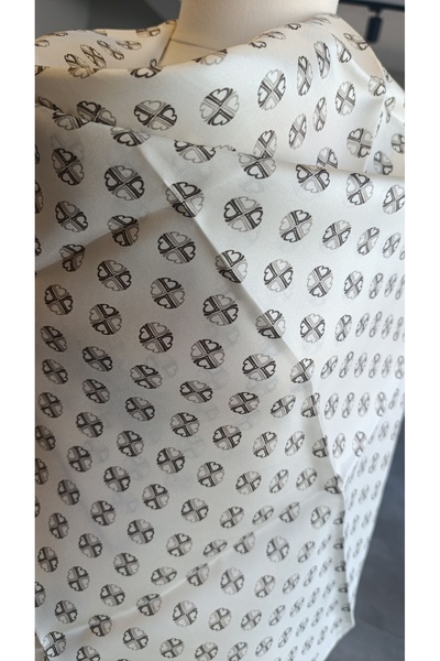 LA BOUTIQUE TWILL SILK SCARF