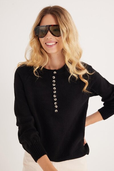 Tudors Women's Oversize Wide Cut Button Collar Black Sweater