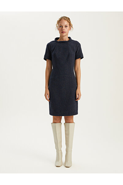 BGN workshop فستان يون كاريسيم ناكيسي بتفاصيل مميزة