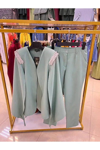 ONE WAY FASHION طقم قماش دبل كريب مع الاكسسوار على الاكتاف