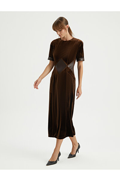 BGN workshop فستان مخملي بتفاصيل جلدية