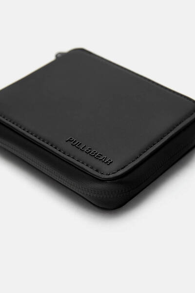 Pull & Bear Rubberised wallet