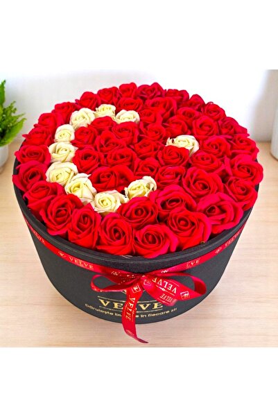 velve Aranjament floral Country, in cutie rotunda cu 55 trandafiri din sapun,...