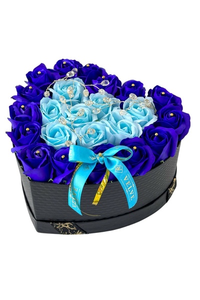 velve Aranjament Brilliant Heart, 23 trandafiri sapun si accesorii perlate, c...