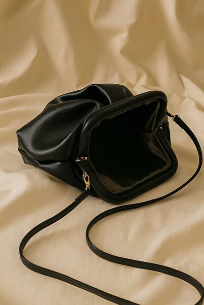 Mimoza Women's Scholarship Handbag - Shiny Black