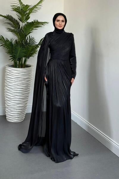 MERVEN AKYÜZ Rosalinne Tek Omuz Pelerinli Drapeli Jan Jan Abiye Siyah