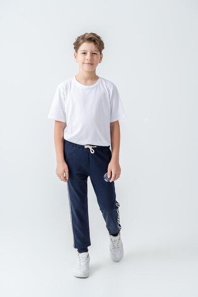 Mışıl Kids Παγκόσμια εμπριμέ αγορίστικη φόρμα με ρίγες στα πλαϊνά