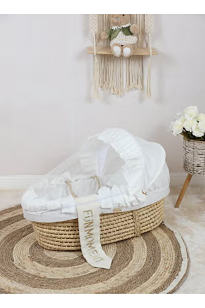 Fun Moment سرير أطفال سلة موسى مزين بطبقات علوية للمواليد الجدد