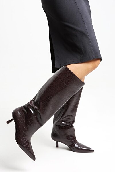 Bershka Kabartmalı kısa sivri topuklu çizme