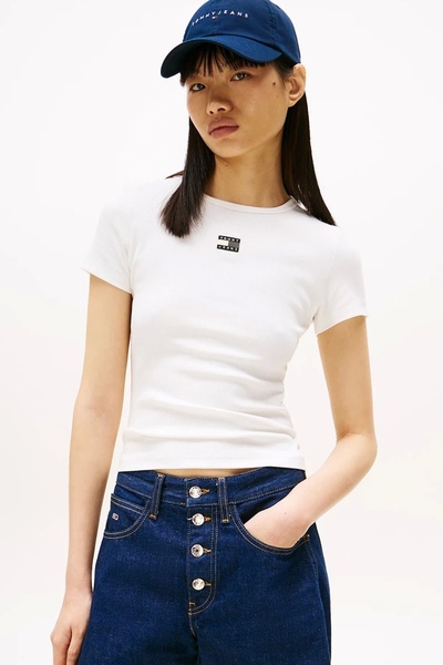 Tommy Hilfiger TJW SLIM BADGE RIB TEE Dámské bílé tričko DW0DW17881YBL