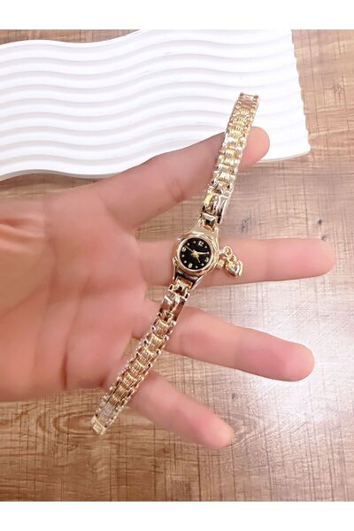 LOOQ Mimimal Women's Wristwatch with Heart Figure