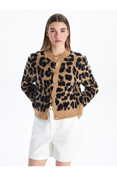 LC Waikiki سترة تريكو نسائية بنية اللون برقبة دائرية وطبعة جلد الفهد