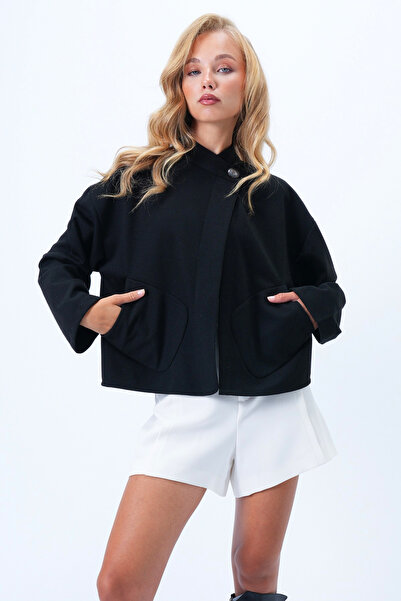 Trend Alaçatı Stili Dámská černá bunda s límečkem a kapsami Alc-X14421