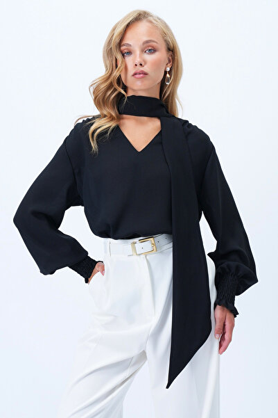 Trend Alaçatı Stili Women's Black V-Neck Halter Detail Gipeli Moss Crepe Blouse Alc-X14367