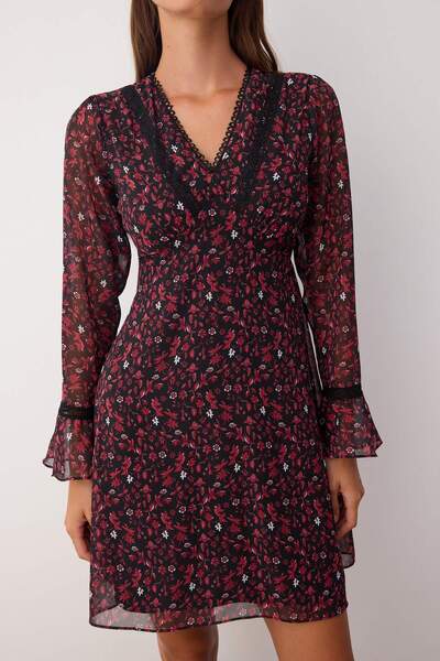 Trendyol Collection Bordó květinové doplňky krátké / mini šifonové šaty s podšívkou TWOAW26EL00084