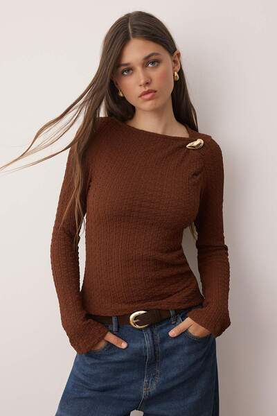 Trendyol Collection Καφέ εφαρμοστό/στενό στο σώμα Αξεσουάρ Λεπτομερής υφή Μακρυμάνικη εύκαμπτη πλεκτή μπλούζα TWOAW26BZ00134