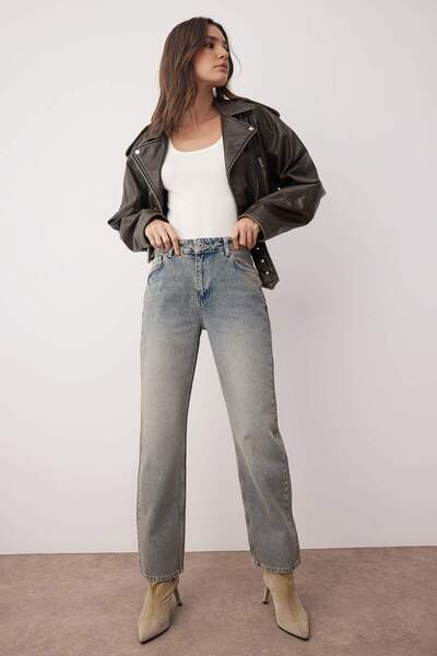 Trendyol Collection Blugi drepti noi, albastri, cu talie normală, cu efect de spălat vintage TWOAW26JE00064