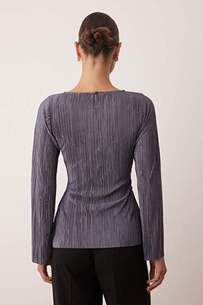 Trendyol Collection Antracitový střih/přiléhavý doplněk Detailní plisovaný stojatý límec Pružná pletená halenka TWOAW26BZ00112