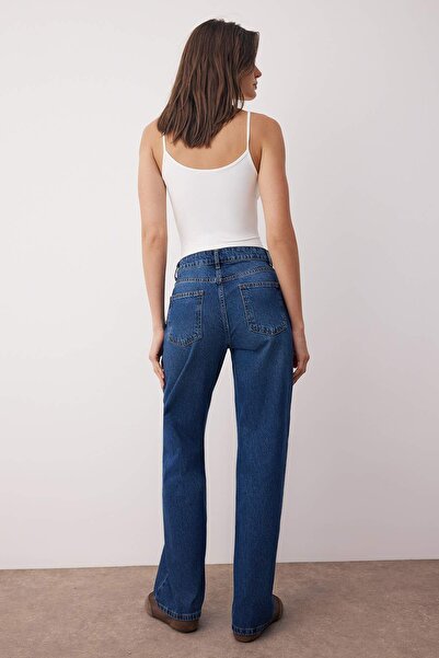 Trendyol Collection Dunkelblaue Jeans mit hoher Taille und weitem Bein TWOSS25JE00132
