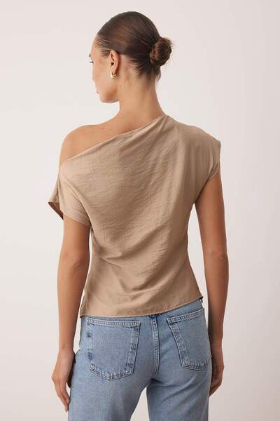 Trendyol Collection Brown Boat Neck Fitted Buckle Detail Woven Blouse Twoaw26Bz00058