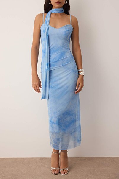 Trendyol Collection Modré šátkové detailní tylové maxi pletené šaty TPRSS25EL00314