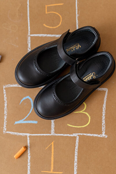 Bebbini حذاء مدرسي للفتيات من الجلد الطبيعي باللون الأسود من مارتا بدون أربطة