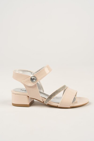 Ramer Devojčice, Sa kamenčićima večernje cipele