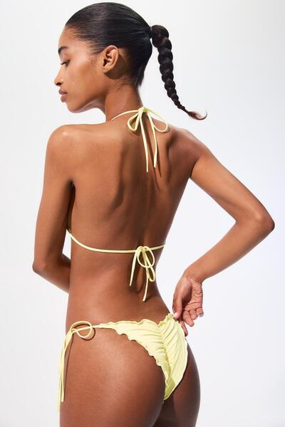 Pull & Bear Fırfırlı üçgen bikini üstü