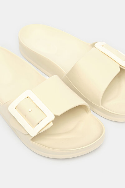 Penti Παντόφλες σε στυλ μεγάλης πόρπης