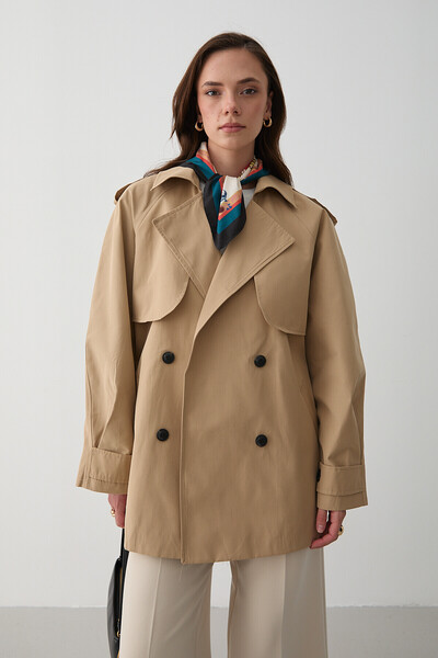 M&D COUTURE Camel Miyabi Rüzgarlık Detaylı Kuşaklı Kısa Trençkot
