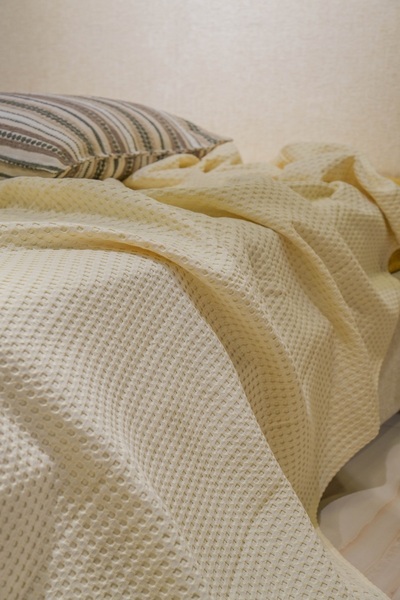 Muteks Premium %100 Pamuk Çift Kişilik Yazlık Pike, Yatak Örtüsü, Terletmez Kumaş(KREM RENK)(240X200CM)
