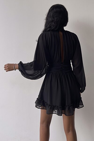 vuvutasarım Dámské černé šifonové tkaniny s vysokým límcem vzadu Minišaty s nízkým střihem a dlouhým rukávem 066