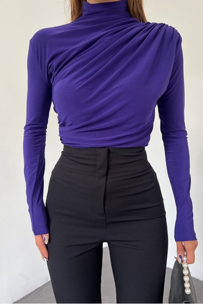 bayansepeti بلوزة نسائية من القماش المرن بأكمام طويلة غير متماثلة وياقة عالية...