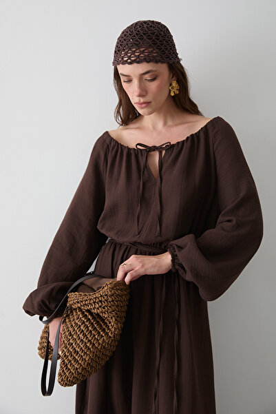 Laluvia Kahverengi Bağlama Detaylı Müslin Elbise - 2004