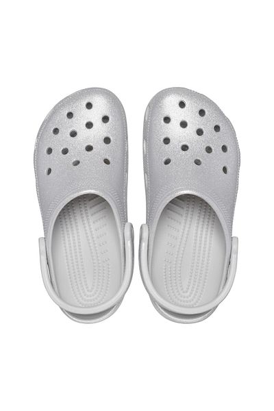 Crocs قبعة كلاسيكية لامعة باللون الفضي اللامع