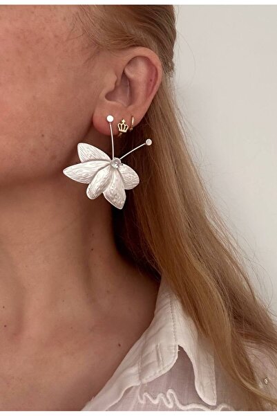 Esmeray Aksesuar Vip Seri Gümüş Renk Zirkon Taşlı Rodyum Kaplama Arı Tasarım Küpe Genişlik 4 cm. Uzunluk 5 cm.