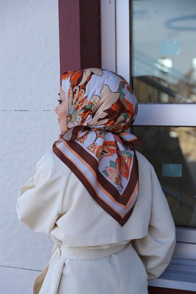 KUQOS Lotus Patterned Scarf