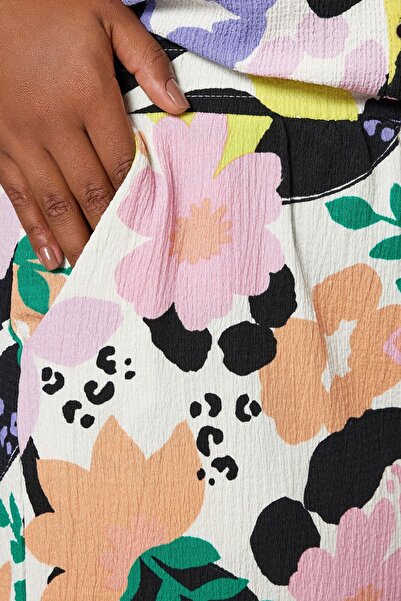 Stil Diva Plus Size Floral Patterned Shorts with Elastic Waist and Pockets 304184