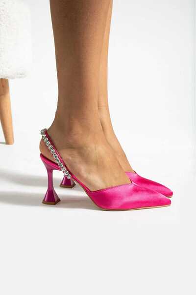 Mira style فستان سهرة بتفاصيل حجر آسي زارا بكعب 9 سم