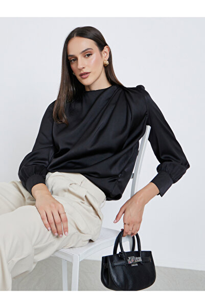 Styli بلوزة من الساتان بأكمام منتفخة وتفاصيل مطوية