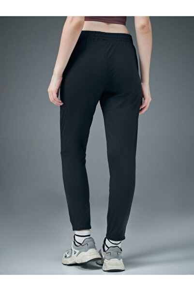 Technosport By Styli Women Black Solid 4-Way Stretch Joggers