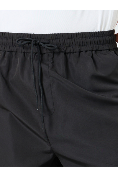 Styli Men Black Oversized Solid Shorts with Drawstring